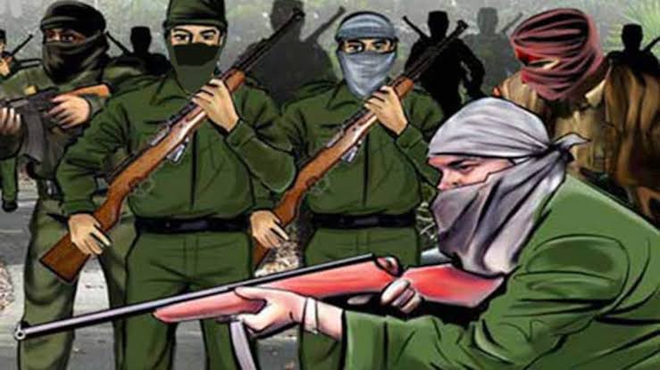 नक्सलियों ने दंतेवाड़ा में सरपंच पति को उतारा मौत के घाट, बीजापुर में किया IED ब्लास्ट और दो ग्रामीणों की हत्या