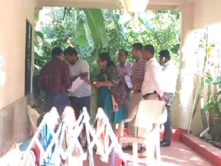 मुुुुुुुुख्यमंत्रीी भूपेश   बघेल  की   डिप्टी  सेकेटरी  के   घर  इनकम  टैक्स   का  छापा