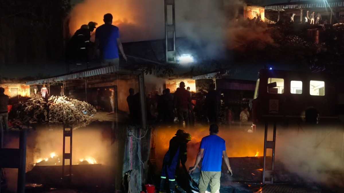 चरोदा लोको शेड में भीषण आग, नीलामी का वेस्ट मटेरियल खाक