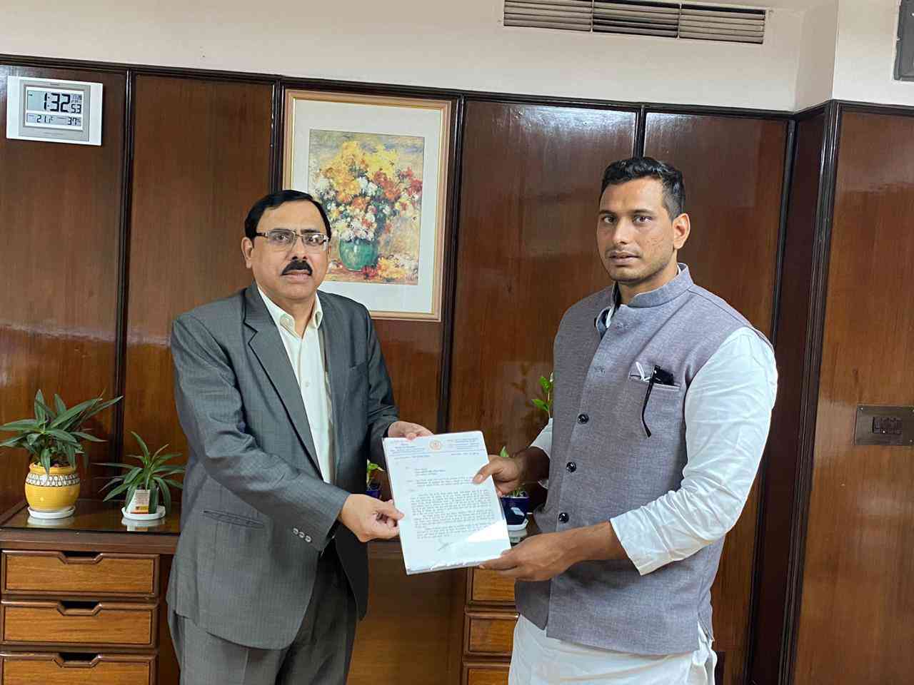 दिल्ली में सेल चेयरमेन अनिल कुमार चौधरी से मिले विधायक देवेंद्र यादव ने भिलाईवासियों के हित और विकास  के विभिन्न विषयों की रखी मांग.....