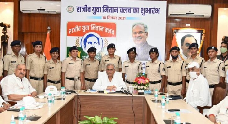 सीएम भूपेश ने 13 नव-नियुक्त थर्ड जेंडर आरक्षकों से की मुलाकात, शुभकामनाएं भी दी
