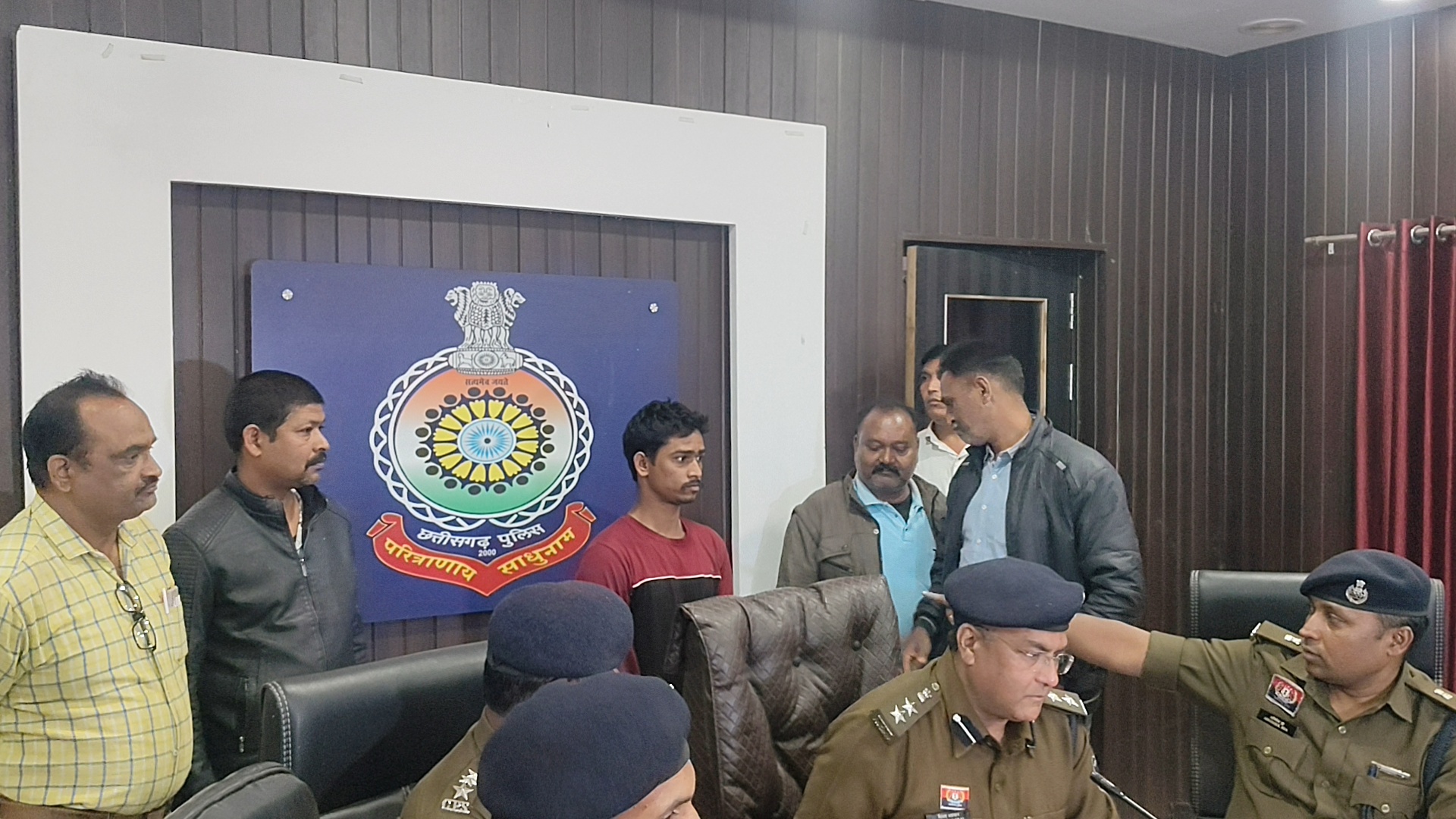 अवैध संबंध के चलते आरोपी ने 30 वर्षीय महिला की हत्या कर जलाया शव 24 घंटे में अंधे कत्ल की गुत्थी सुलझी, आरोपी गिरफ्तार