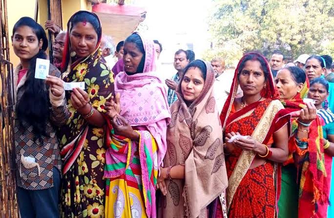 छत्तीसगढ़ नगरीय निकाय चुनाव में हुआ 60 प्रतिशत तक मतदान, सुबह 8 बजे से शाम 5 बजे तक लगी रही मतदाताओं की कतार
