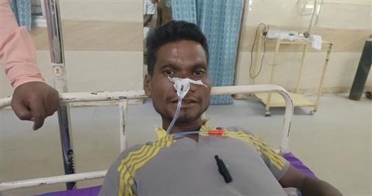 2 माह से वेतन नहीं मिला,पी लिया जहर 
समय पर इलाज मिलने के कारण बच गए प्राण, वंदे मातरम केबल नेटवर्क के संचालक विक्की गुलाटी पर लगाया आरोप