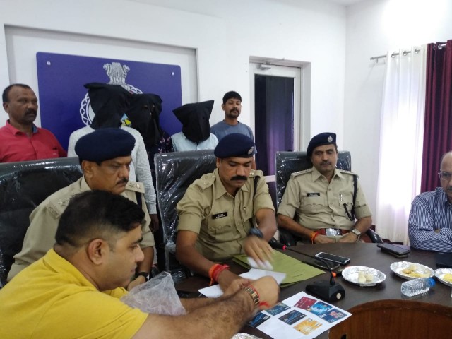 दुर्ग पुलिस के हत्थे चढ़े अन्तर्राज्यीय गिरोह के तीन ठग, मदद के बहाने करते थे अकाउंट खाली,
