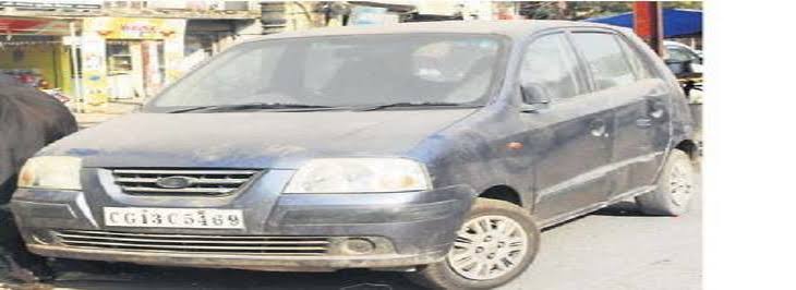 सर्विस रोड के किनारे खड़े कंडम वाहनों का जिला प्रशासन करा रहा है सर्वे