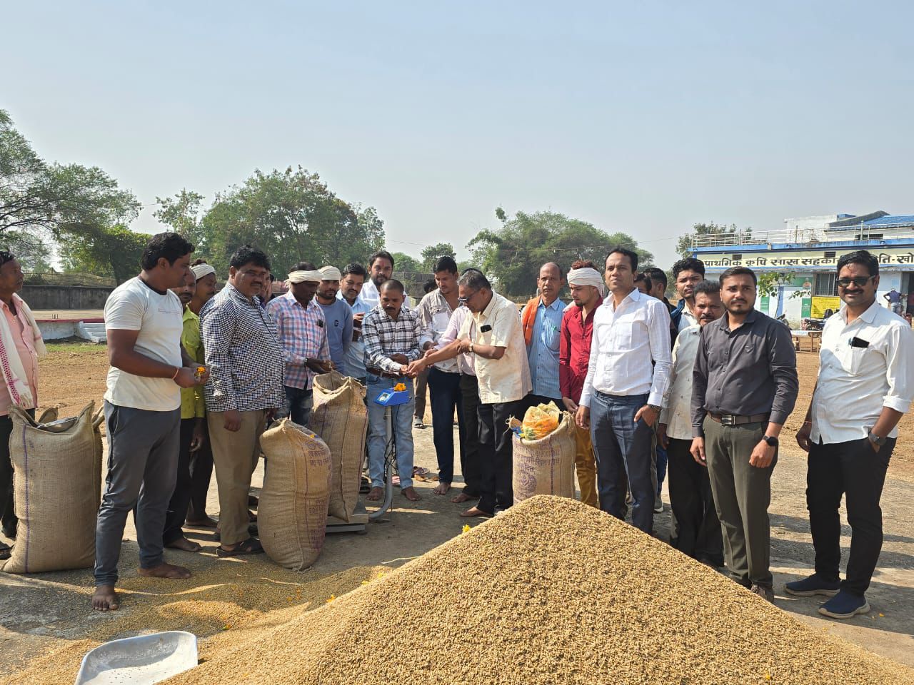 छत्तीसगढ़ में 15 नवंबर से धान खरीदी शुरू — किसानों की मेहनत, विश्वास और तकनीकी पारदर्शिता का नया अध्याय”