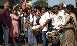 दुर्ग जिला कांग्रेस ने किया सांसद विजय बघेल के निवास का घेराव, धान खरीदी के मुद्दे सौंपा ज्ञापन।