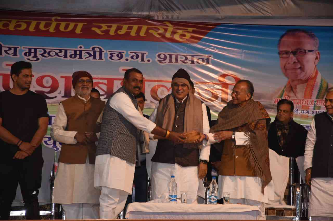 भिलाई के पटरी पार हाउसिंग बोर्ड छेत्र में मुख्यमंत्री ने किया फ्लड लाईट स्टेडियम का लोकार्पण, साथ हीं कॉलोनी में दी साढ़े सात करोड़ रूपयों के निर्माण कार्य की स्वीकृति