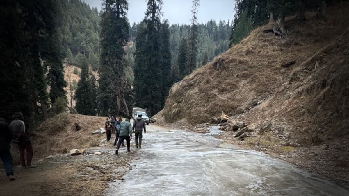 डोडा में बड़ा हादसा: सेना का वाहन खाई में गिरा, 10 जवान शहीद, 11 घायल