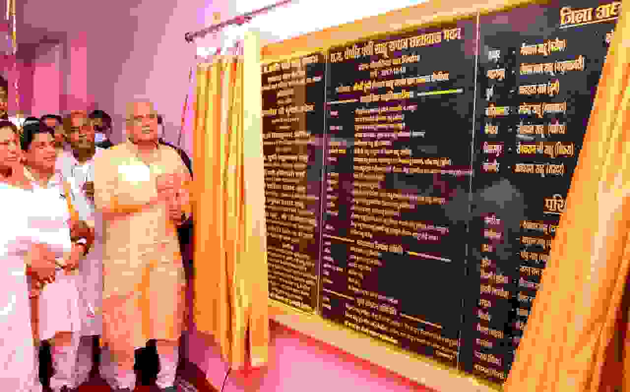मुख्यमंत्री भूपेश बघेल ने सेमरिया में छात्रावास भवन का किया लोकार्पण