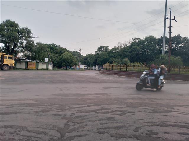 सड़क निर्माण के लिए शिवसेना ने सोपा ज्ञापन, सेक्टर 9 तक पहुंचने में लोगो को हो रही दिक्कत , कलेक्टर ने दिया आश्वासन 