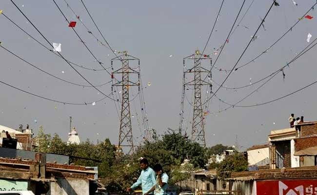 झालर लगाते समय हाईटेंशन लाइन की चपेट में आने से युवक की मौत